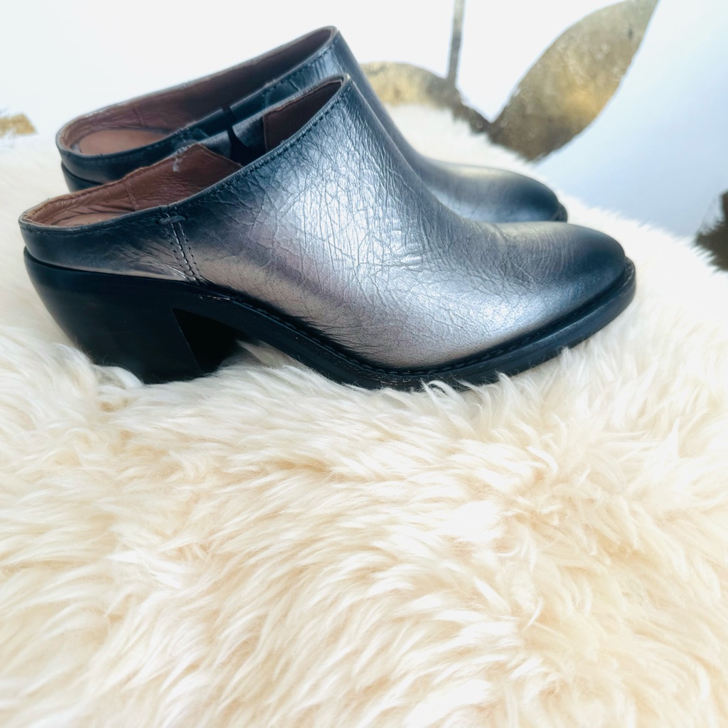 New Frye Rosalia Pewter Crinkle Metallic Mule Women’s Sz 6m